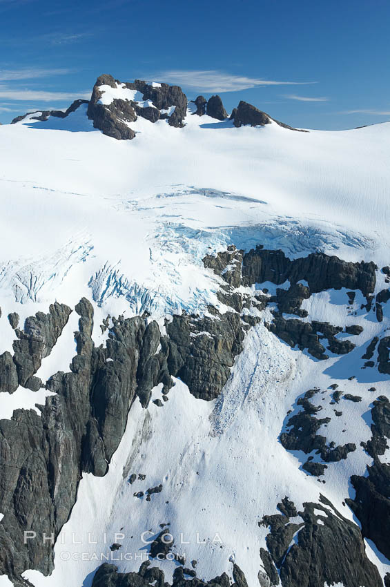 Glaciers on the summit of Mariner Mountain, on the west coast of Vancouver Island, British Columbia, Canada, part of Strathcona Provincial Park, located 36 km (22 mi) north of Tofino.  It is 1,771 m (5,810 ft) high and is snow covered year-round., natural history stock photograph, photo id 21086