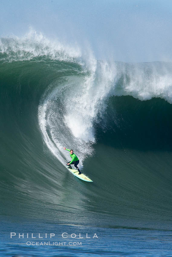 Zach Wormhoudt in heat four, Wormhoudt would advance to the semis, Mavericks surf contest, February 7, 2006. Half Moon Bay, California, USA, natural history stock photograph, photo id 15310