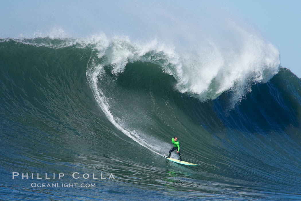 Zach Wormhoudt in heat four, Wormhoudt would advance to the semis, Mavericks surf contest, February 7, 2006. Half Moon Bay, California, USA, natural history stock photograph, photo id 15360