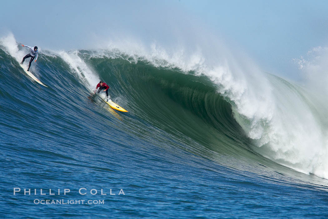 Shawn Rhodes (white) and Ryan Seelbach (red) in heat four of the 2006 Mavericks surf contest, February 7, 2006. Half Moon Bay, California, USA, natural history stock photograph, photo id 15359