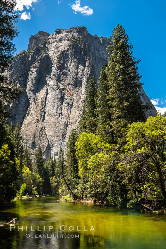 Merced River and Yosemite Valley, Yosemite National Park. California, USA, natural history stock photograph, photo id 34553