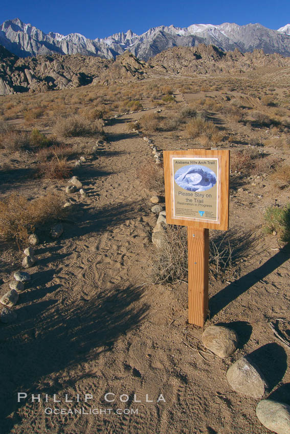 Sign marking the trail to Mobius Arch in the Alabama Hills. Alabama Hills Recreational Area, California, USA, natural history stock photograph, photo id 21752