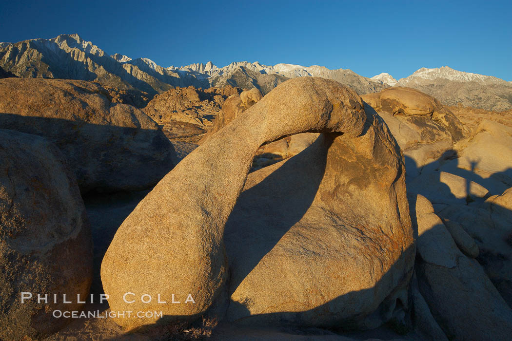 Moebius Arch, a 17-foot-wide natural rock arch found amid the spectacular granite and metamorphose stone formations of the Alabama Hills, near the eastern Sierra town of Lone Pine. Alabama Hills Recreational Area, California, USA, natural history stock photograph, photo id 21747
