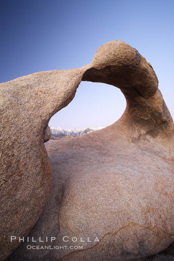 Moebius Arch, a natural rock arch found amid the spectacular granite and metamorphose stone formations of the Alabama Hills, near the eastern Sierra town of Lone Pine. Alabama Hills Recreational Area, California, USA, natural history stock photograph, photo id 21745