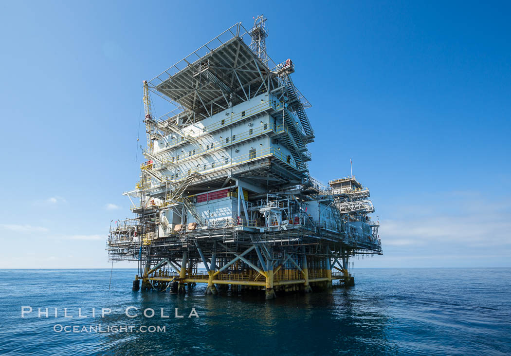 Oil Rig Eureka, 8.5 miles off Long Beach, California, lies in 720' of water. USA, natural history stock photograph, photo id 31090