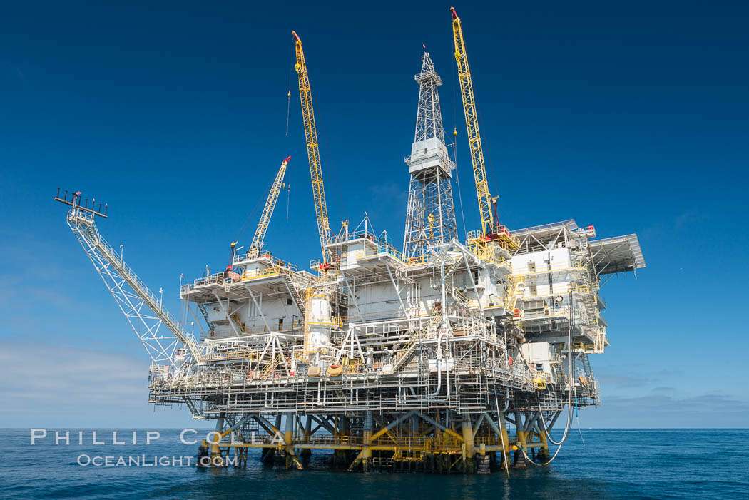 Oil Rig Eureka, 8.5 miles off Long Beach, California, lies in 720' of water. USA, natural history stock photograph, photo id 31093