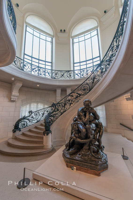 Petit Palais, (Small Palace), is a museum in Paris, France. Built for the Universal Exhibition in 1900 to Charles Girault's designs, it now houses the City of Paris Museum of Fine Arts (musee des beaux-arts de la ville de Paris)., natural history stock photograph, photo id 28066