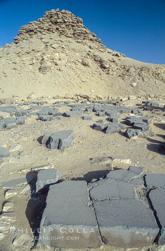 Pyramid of Userkaf. Luxor, Egypt, natural history stock photograph, photo id 18486