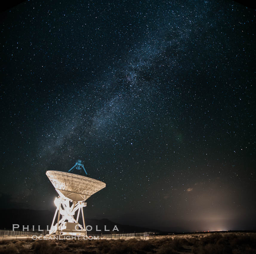 Radio telescope antenna, part of the Very Long Baseline Array (VLBA). The Very Long Baseline Array (VLBA) is a system of ten radio telescopes which are operated remotely from their Array Operations Center located in Socorro, New Mexico, as a part of the National Radio Astronomy Observatory (NRAO). These ten radio antennas work together as an array that forms the longest system in the world that uses very long baseline interferometry. Big Pine, California, USA, natural history stock photograph, photo id 28795