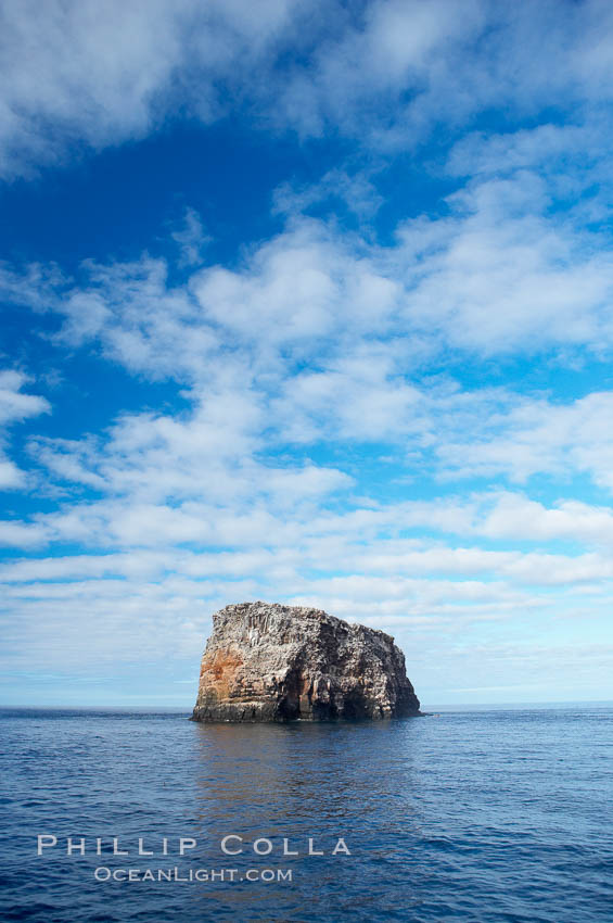 Roca Redonda (round rock), a lonely island formed from volcanic forces, in the western part of the Galapagos archipelago. Galapagos Islands, Ecuador, natural history stock photograph, photo id 16645