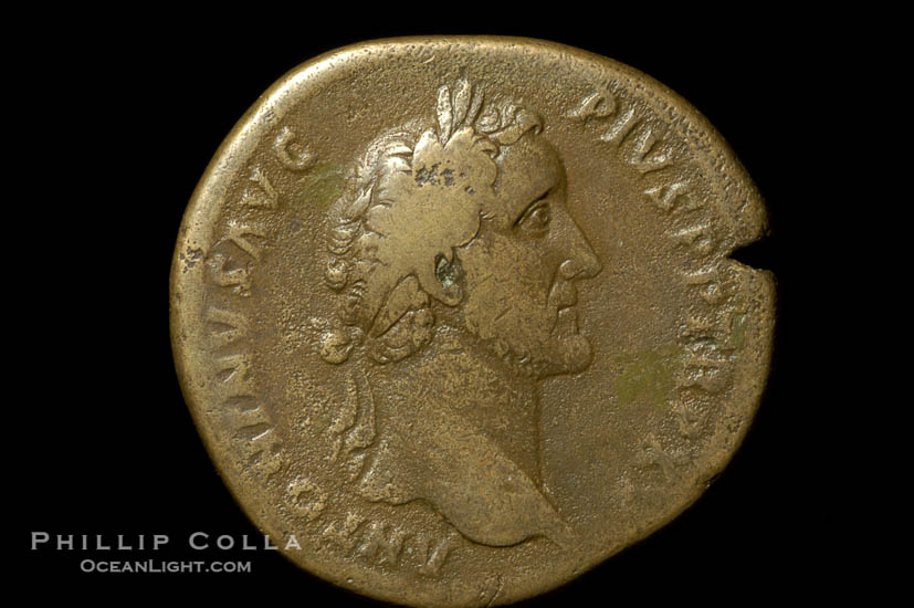 Roman emperor Antonius Pius (138-161 A.D.), depicted on ancient Roman coin (bronze, denom/type: Sestertius) (Sestertius Obverse: ANTONINVS AVG PIUS PP TR P XXIII. Reverse: FORTUNA OBSEQVENS COS IIII SC. Fortuna Obsequens std. left., holding rudder and cornucopiae.)., natural history stock photograph, photo id 06558