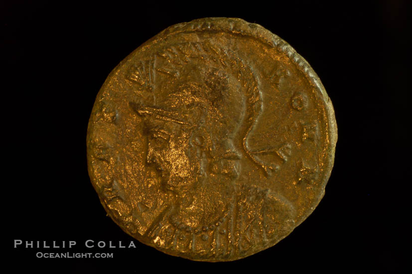 Roman emperor Constantine I-URBS (307-337 A.D.), depicted on ancient Roman coin (bronze, denom/type: AE3) (AE3, Sear 3894. Obverse: VRBS ROMA. Reverse: She wolf, Romulus, Remus, 2 stars.)., natural history stock photograph, photo id 06686