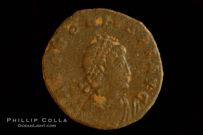 Roman emperor Honorius (393-423 A.D.), depicted on ancient Roman coin (bronze, denom/type: AE2) (AE2. Obverse: D.N.HONORIUS.PF.AVG. Reverse: GLORIA.ROMAN.ORVM. Honorius standing, facing right holding standard and globe.)., natural history stock photograph, photo id 06738