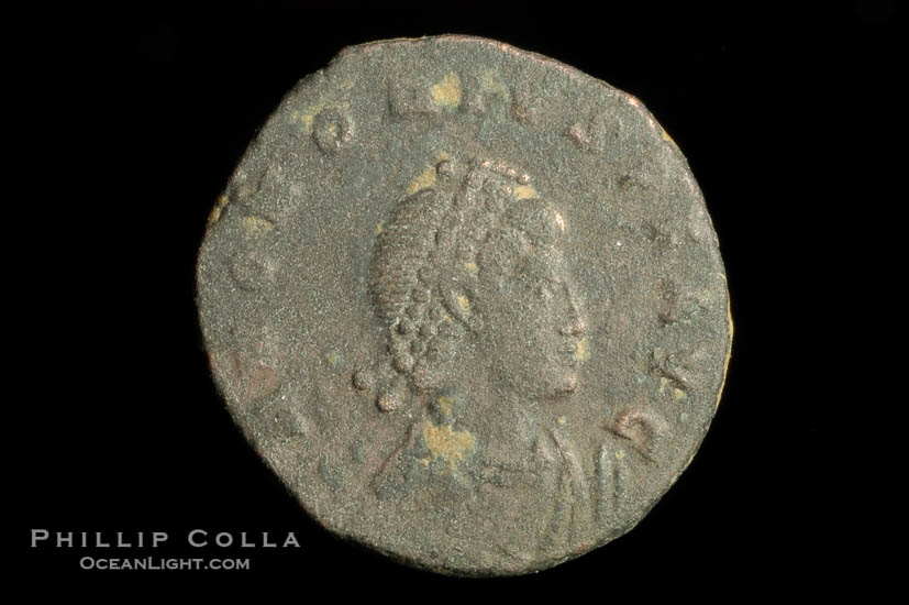 Roman emperor Honorius (393-423 A.D.), depicted on ancient Roman coin (bronze, denom/type: AE2) (AE2. Obverse: D.N.HONORIUS.PF.AVG. Reverse: GLORIA.ROMAN.ORVM. Honorius standing, facing right holding standard and globe.)., natural history stock photograph, photo id 06739