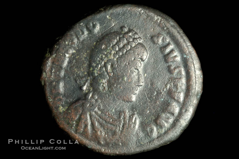 Roman emperor Theodosius I (379-395 A.D.), depicted on ancient Roman coin (bronze, denom/type: AE2) (AE2, 23mm; S. 4181, VM27. Obverse: DN THEODOSIVS PF AVG. Reverse: GLORIA ROMANORVM, CONSA exergue.)., natural history stock photograph, photo id 06727