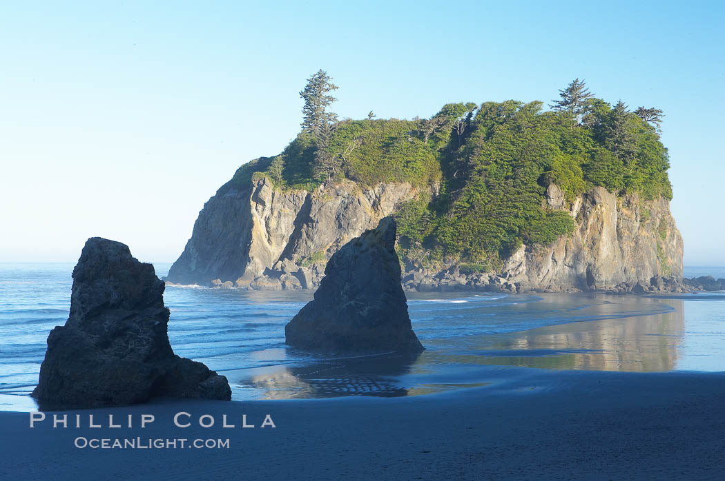 Ruby Beach and its famous seastack, early morning. Olympic National Park, Washington, USA, natural history stock photograph, photo id 13816