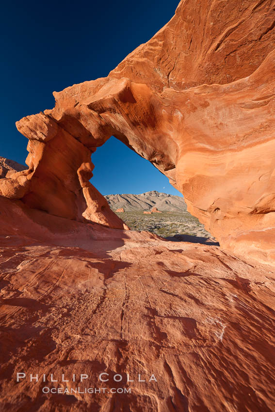 Natural arch formed in sandstone. Valley of Fire State Park, Nevada, USA, natural history stock photograph, photo id 26480