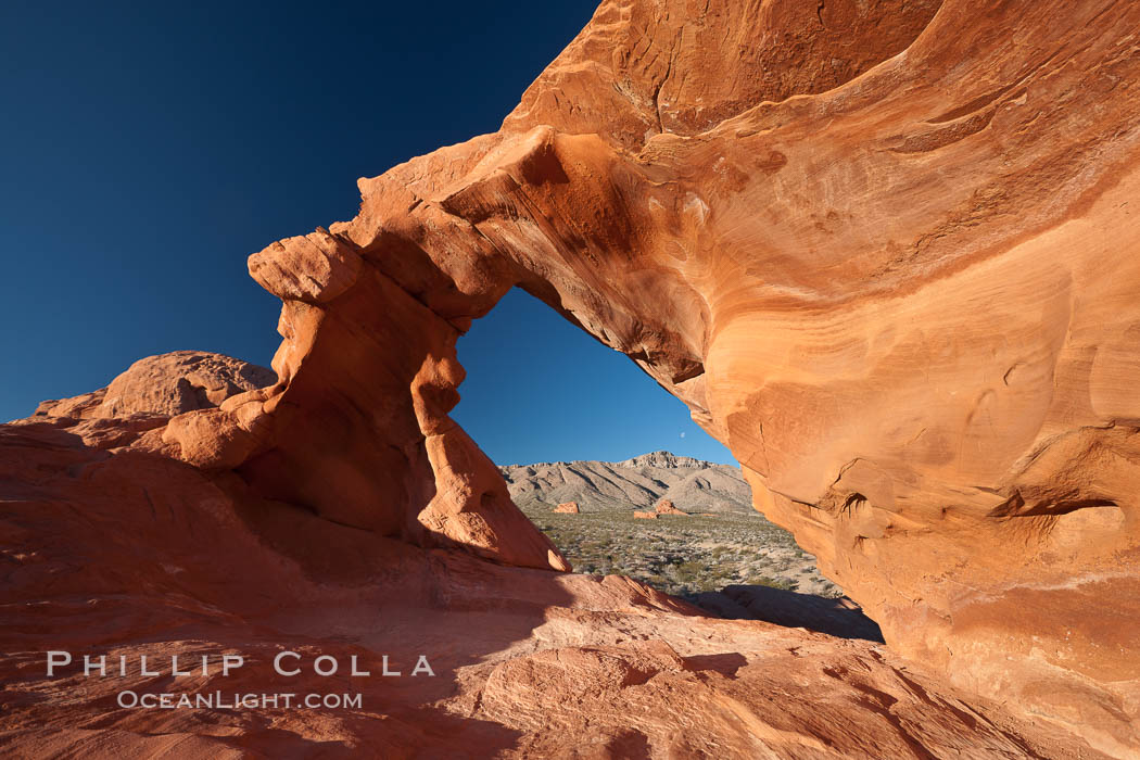 Natural arch formed in sandstone. Valley of Fire State Park, Nevada, USA, natural history stock photograph, photo id 26520