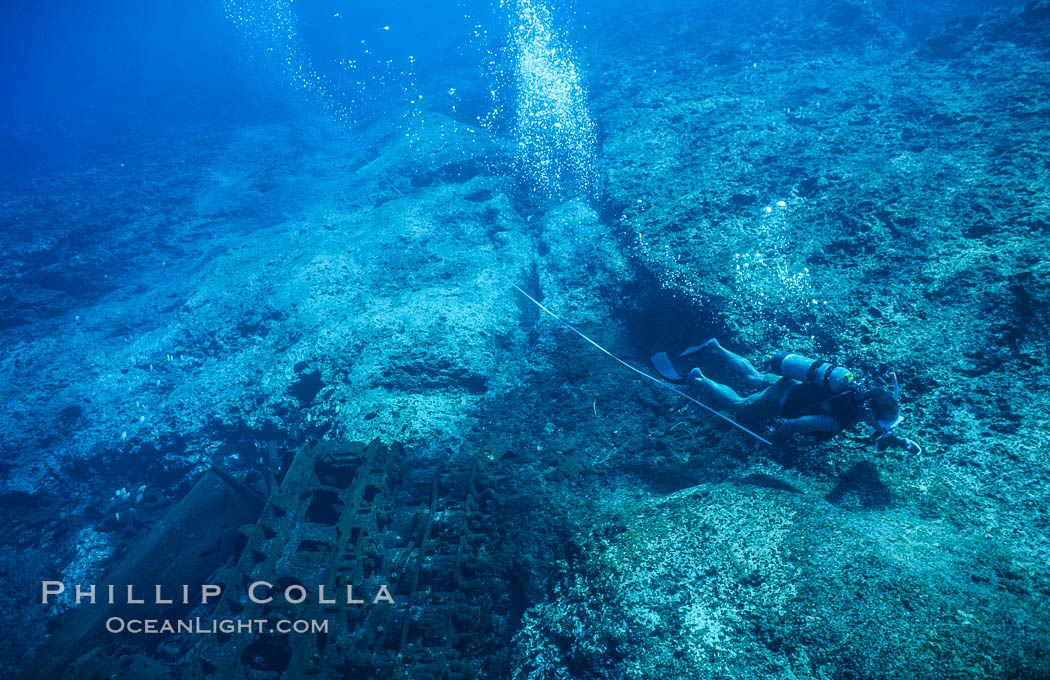 Scientist Surveying Coral Reef at Rose Atoll, following shipwreck of Jin Shiang Fa, American Samoa. Rose Atoll National Wildlife Refuge, USA, natural history stock photograph, photo id 00825