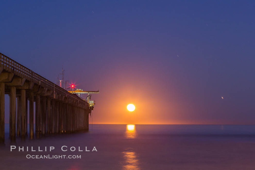 Full moon sets over the Pacific Ocean, Scripps Research Pier, La Jolla. California, USA, natural history stock photograph, photo id 28985