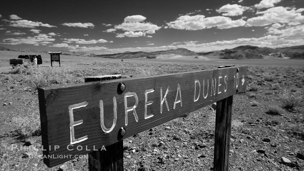 Sign to Eureka Dunes and Eureka Valley. Death Valley National Park, California, USA, natural history stock photograph, photo id 25389