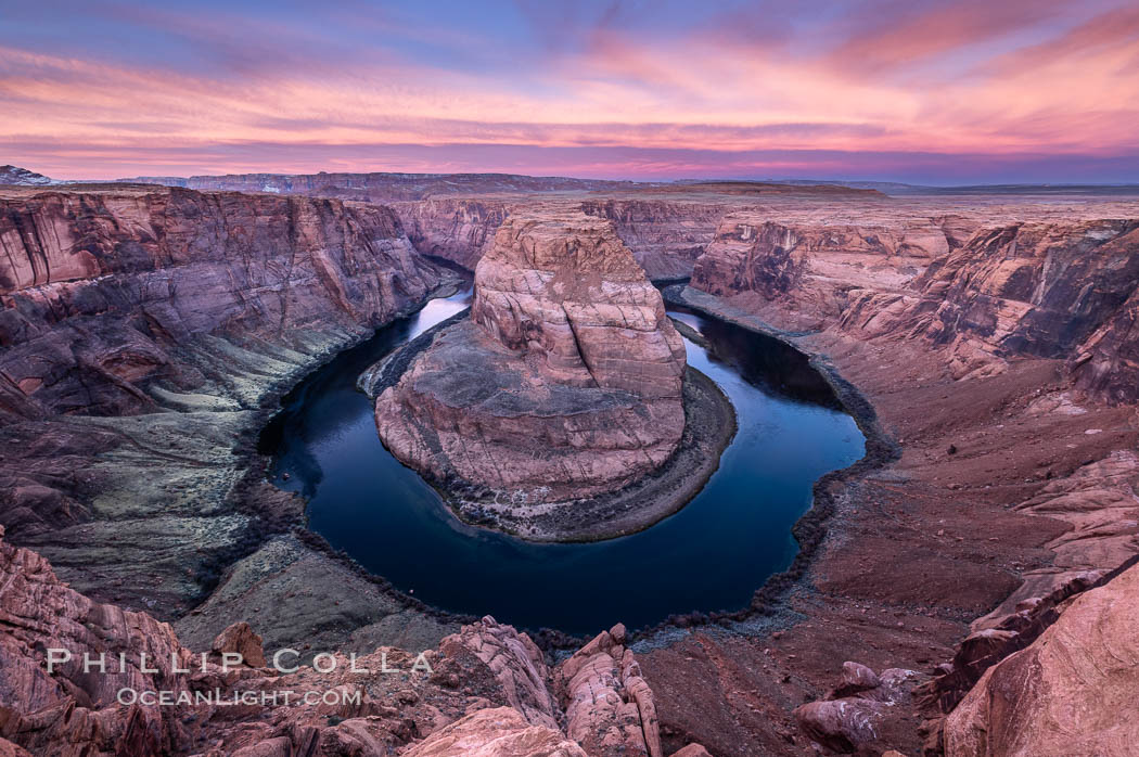 Spectacular Horseshoe Bend sunrise. The Colorado River makes a 180-degree turn at Horseshoe Bend. Here the river has eroded the Navajo sandstone for eons, digging a canyon 1100-feet deep, Page, Arizona