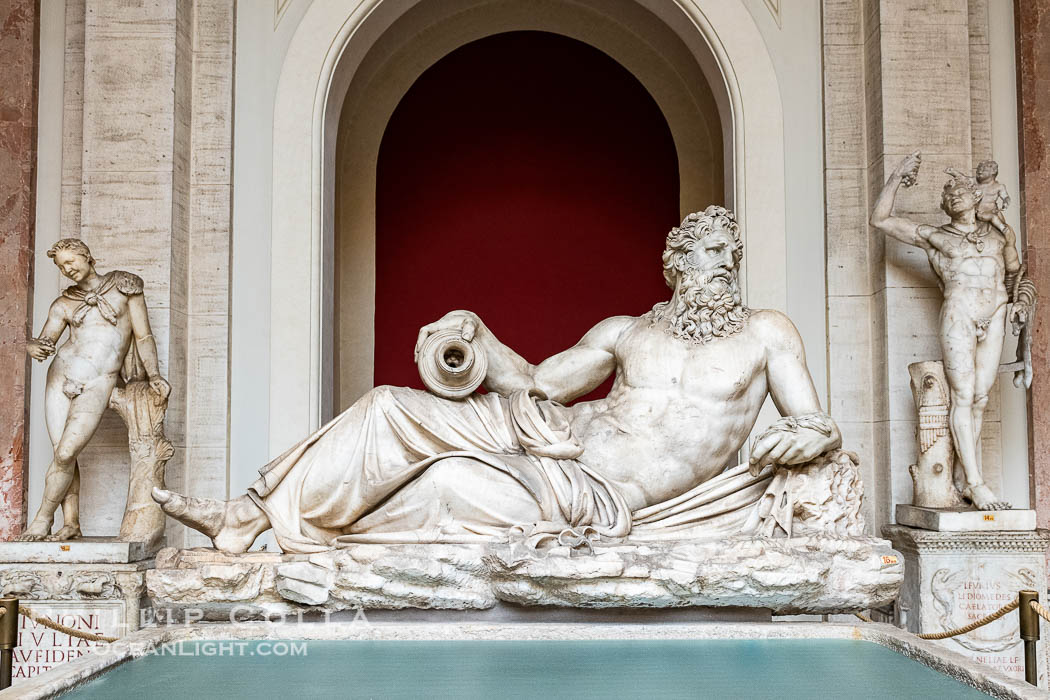 Statuary, Vatican Museum, Vatican City., natural history stock photograph, photo id 35592