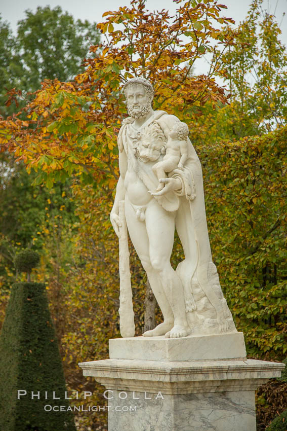 Statue, Chateau de Versailles. Paris, France, natural history stock photograph, photo id 28251