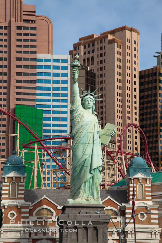 Statue of Liberty, replica, in front of New York New York hotel in Las Vegas. Nevada, USA, natural history stock photograph, photo id 25217