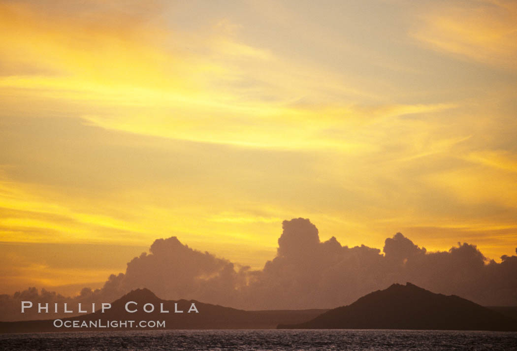 Clouds at sunset, rich warm colors and patterns., natural history stock photograph, photo id 18510