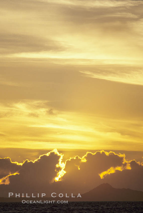 Clouds and sunlight. Maui, Hawaii, USA, natural history stock photograph, photo id 05644