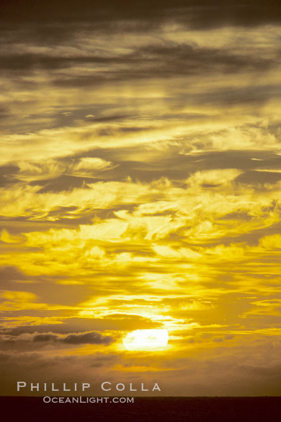 Clouds and sunlight. Maui, Hawaii, USA, natural history stock photograph, photo id 05641