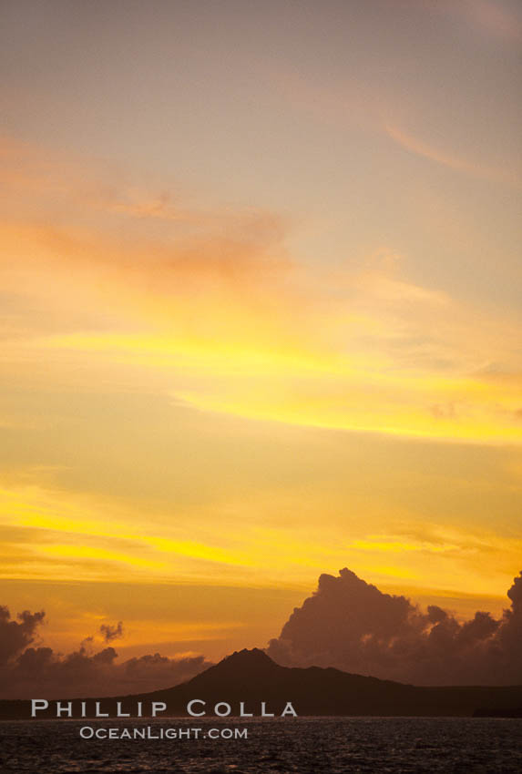 Clouds at sunset, rich warm colors and patterns., natural history stock photograph, photo id 18509