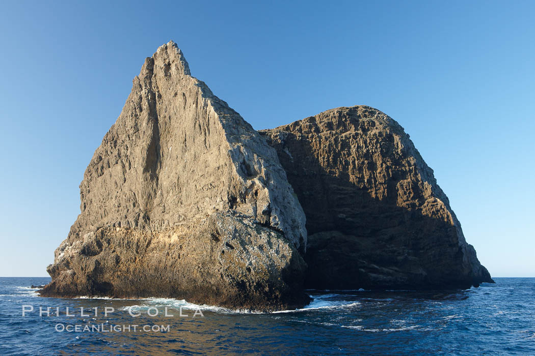 Sutil Island,a small barren island near Santa Barbara Island, part of the Channel Islands National Marine Sanctuary.  Santa Barbara Island lies 38 miles offshore of the coast of California, near Los Angeles and San Pedro. USA, natural history stock photograph, photo id 23562