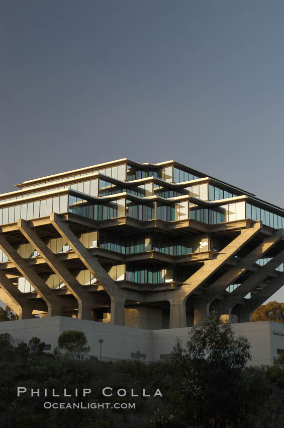 UCSD Library (Geisel Library, UCSD Central Library). University of California, San Diego, La Jolla, USA, natural history stock photograph, photo id 06454