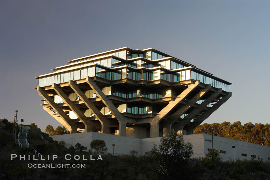 UCSD Library (Geisel Library, UCSD Central Library). University of California, San Diego, La Jolla, USA, natural history stock photograph, photo id 06462