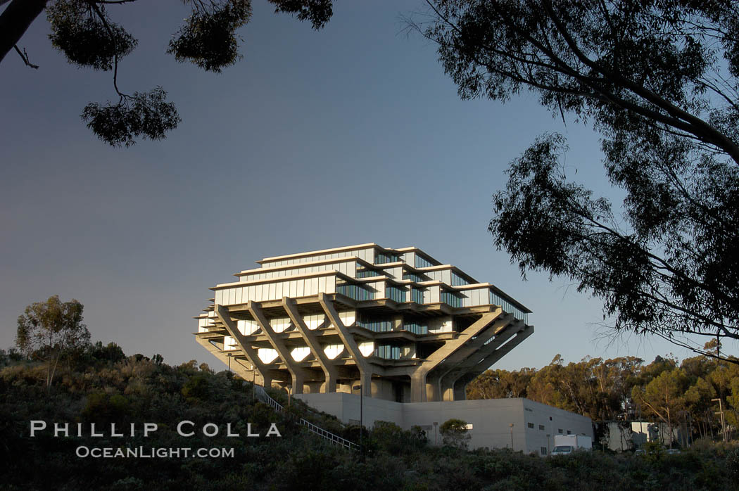 UCSD Library (Geisel Library, UCSD Central Library). University of California, San Diego, La Jolla, USA, natural history stock photograph, photo id 06463