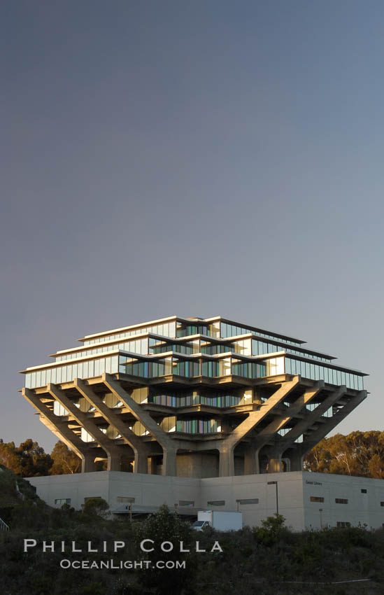 UCSD Library (Geisel Library, UCSD Central Library). University of California, San Diego, La Jolla, USA, natural history stock photograph, photo id 06453